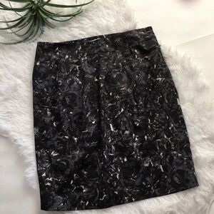 Ann Taylor Loft Floral side zip skirt black petite